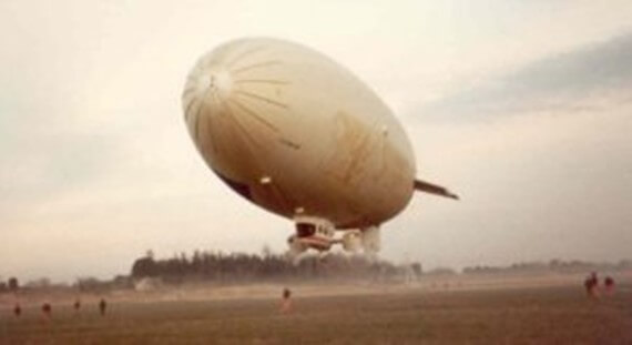 Japan Airship Services SKS500-05 JA1003 Jan 1986 after repair from heavy snowfall upset, causing it to roll at its external mast upside down as a pendulum each way several times.