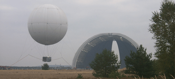 Prototype CL75 AirCrane (2002), which successfully carried a 55 tonne tank